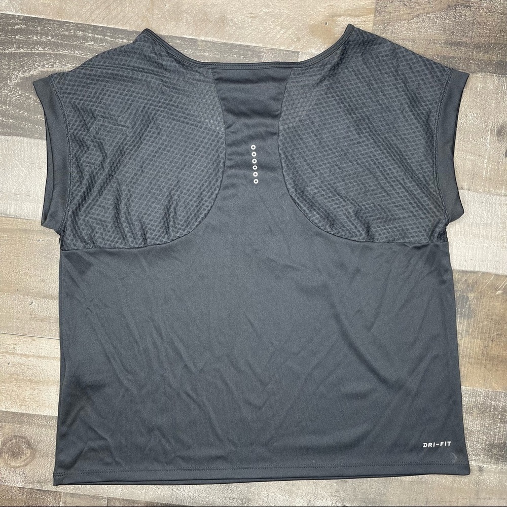 Nike Dri Fit  Womens Active Top size Medium - Picture 3 of 9